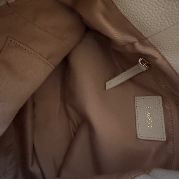 Cream color leather purse by Lafco. It’s never been used. - Picture 5 of 5
